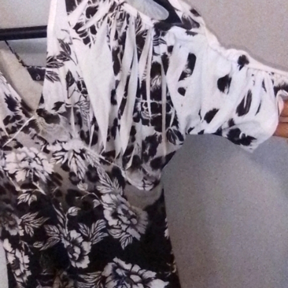 This is a dots medium white to black shirt that flares out at the bottom. - Picture 3 of 4